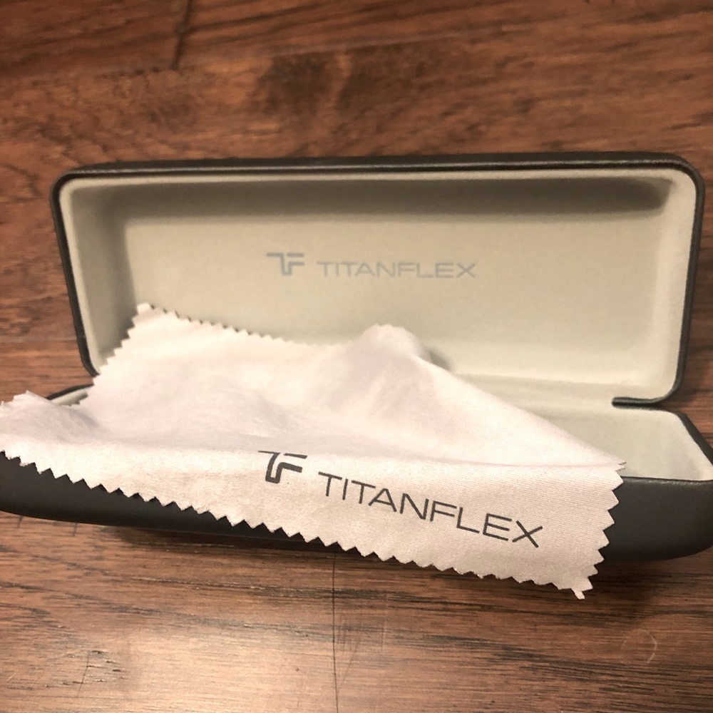 Titanflex glasses case with cleaning cloth